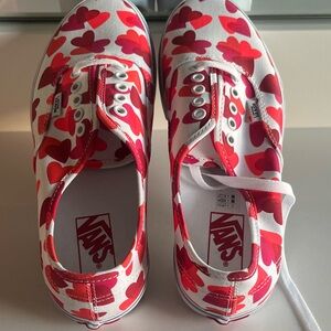 Men’s 9.5 sized vans, white w/heart shapes
